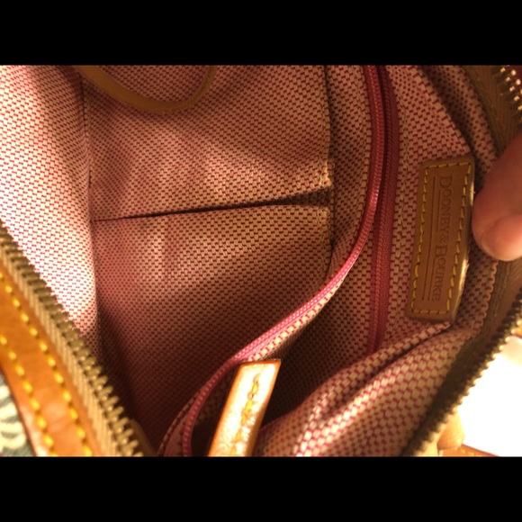 Dooney and Bourke small bag - Picture 5 of 5